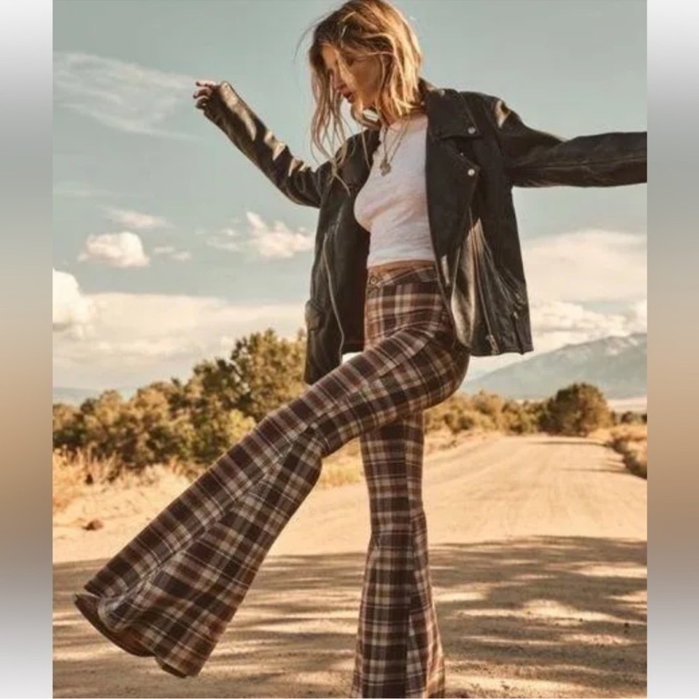 NWOT Free People Just Float On Plaid High Rise Flare Jeans
Dark Chocolate 24